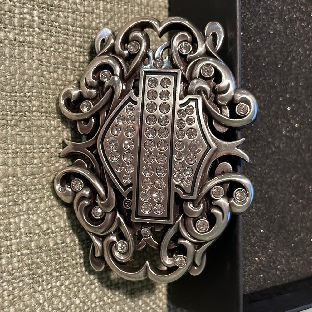 NWT Harley Davidson authentic belt buckle women’s. Lots of bling.